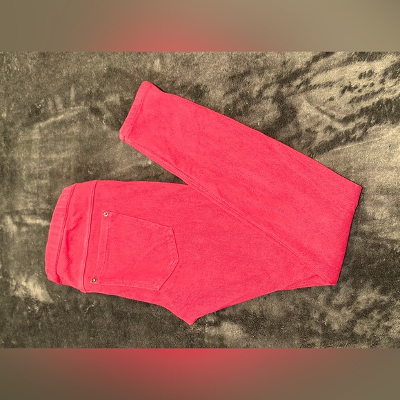 Red jagging - Picture 1 of 2